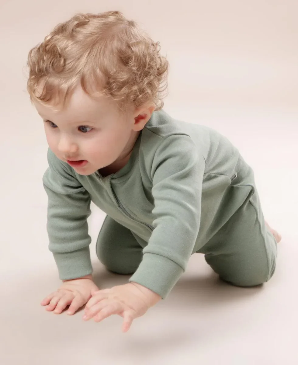 Macacão de Bebê Ziper com opção de Pezinho | Liso Sage - Image 3